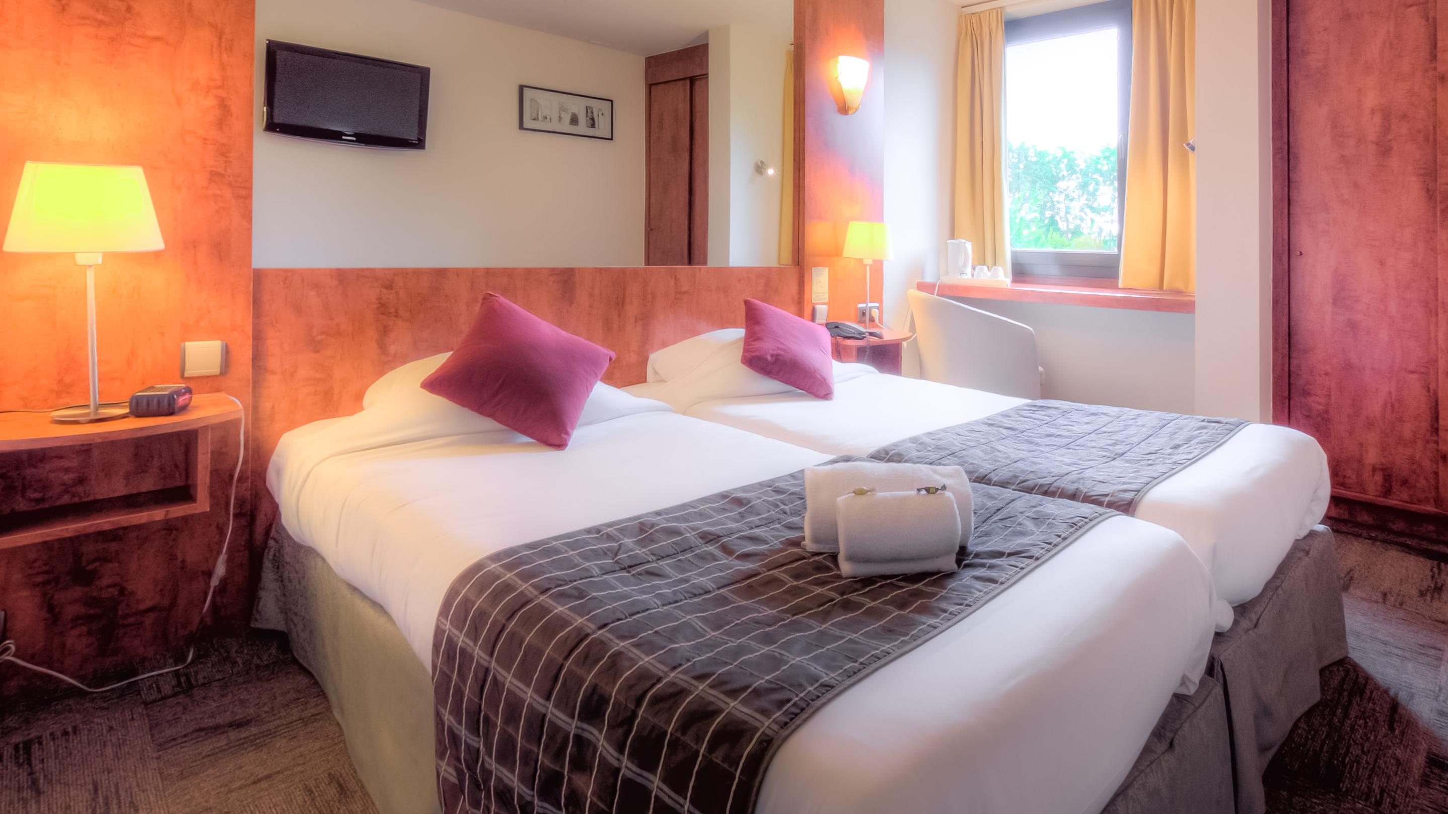 Logis Hotel Restaurant Des Acacias Lille Neuville En Ferrain Neuville-en-Ferrain Kültér fotó