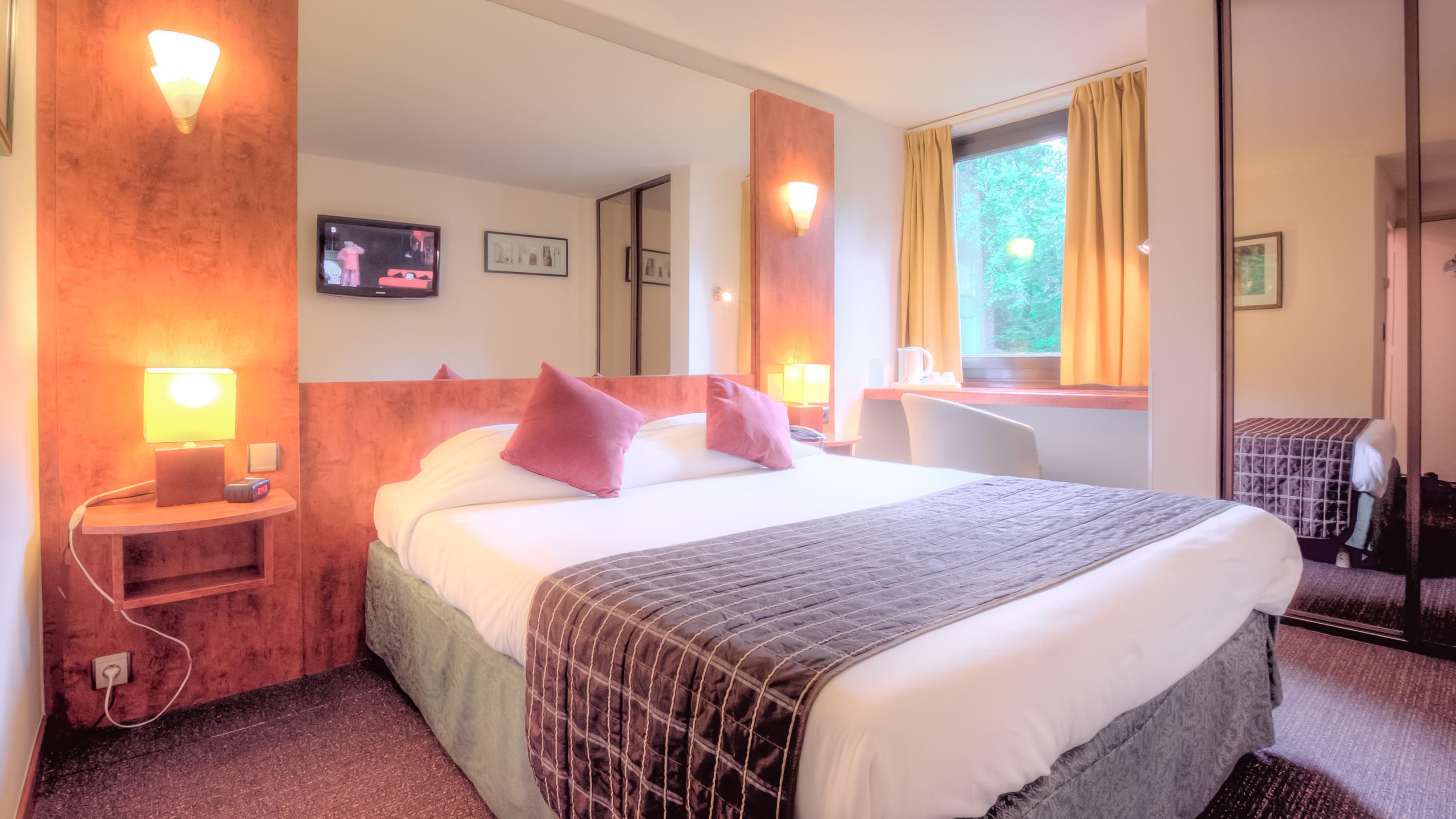 Logis Hotel Restaurant Des Acacias Lille Neuville En Ferrain Neuville-en-Ferrain Kültér fotó