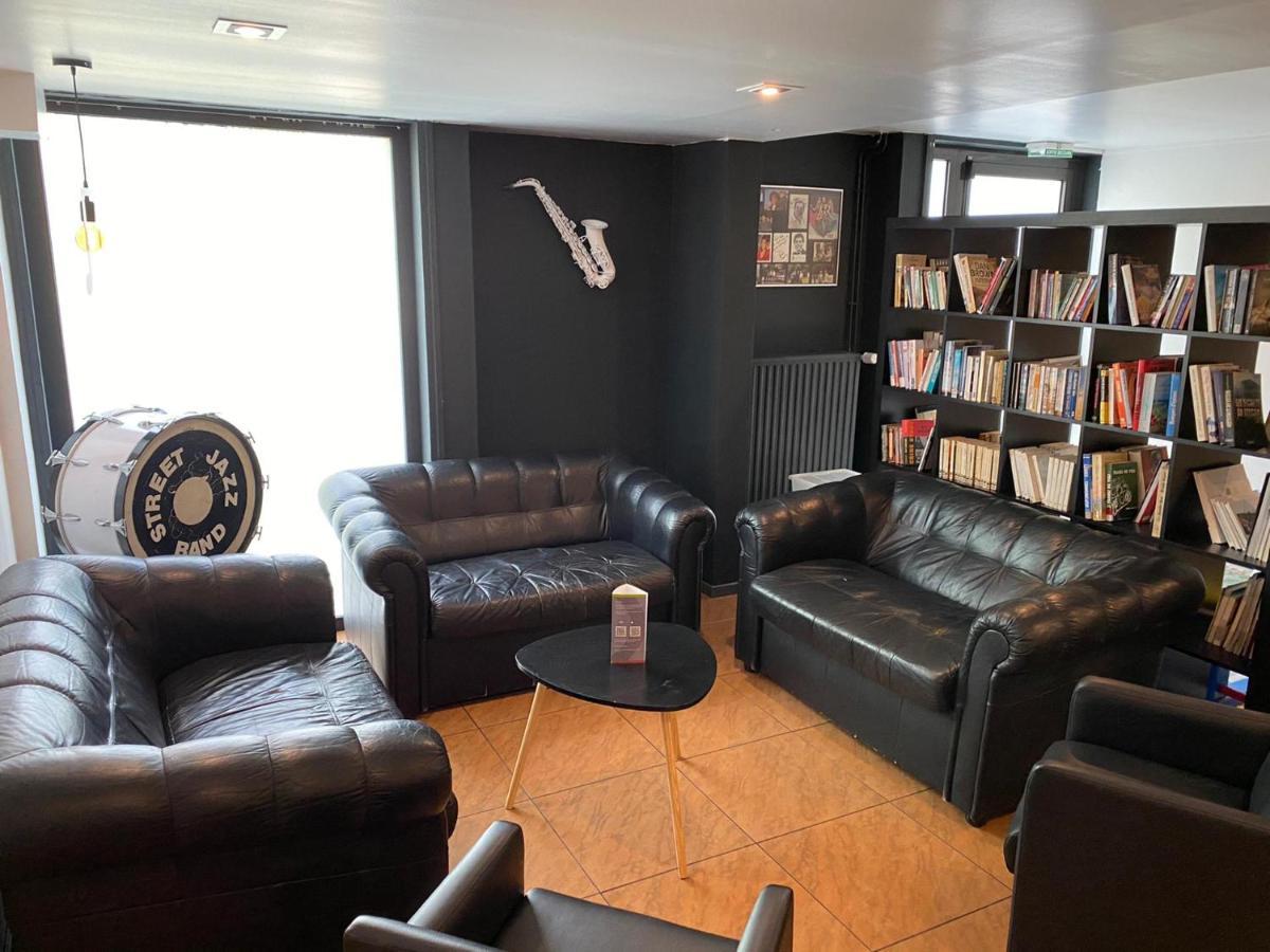 Logis Hotel Restaurant Des Acacias Lille Neuville En Ferrain Neuville-en-Ferrain Kültér fotó