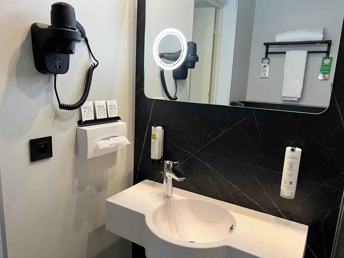 Logis Hotel Restaurant Des Acacias Lille Neuville En Ferrain Neuville-en-Ferrain Kültér fotó