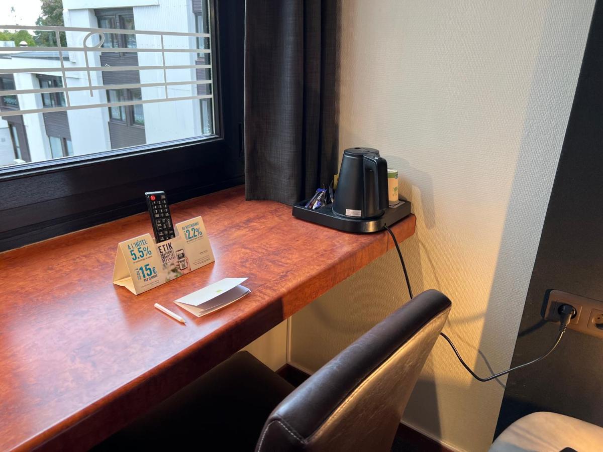 Logis Hotel Restaurant Des Acacias Lille Neuville En Ferrain Neuville-en-Ferrain Kültér fotó