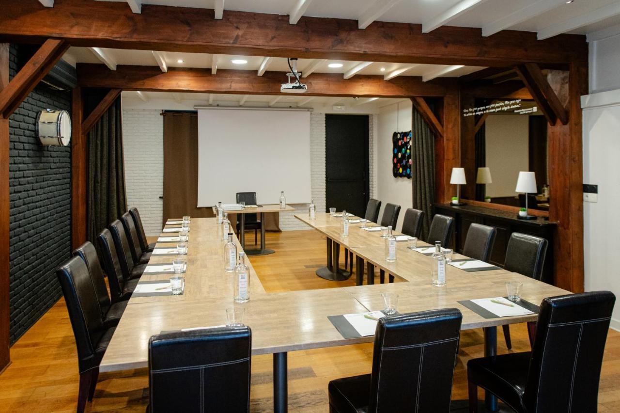 Logis Hotel Restaurant Des Acacias Lille Neuville En Ferrain Neuville-en-Ferrain Kültér fotó