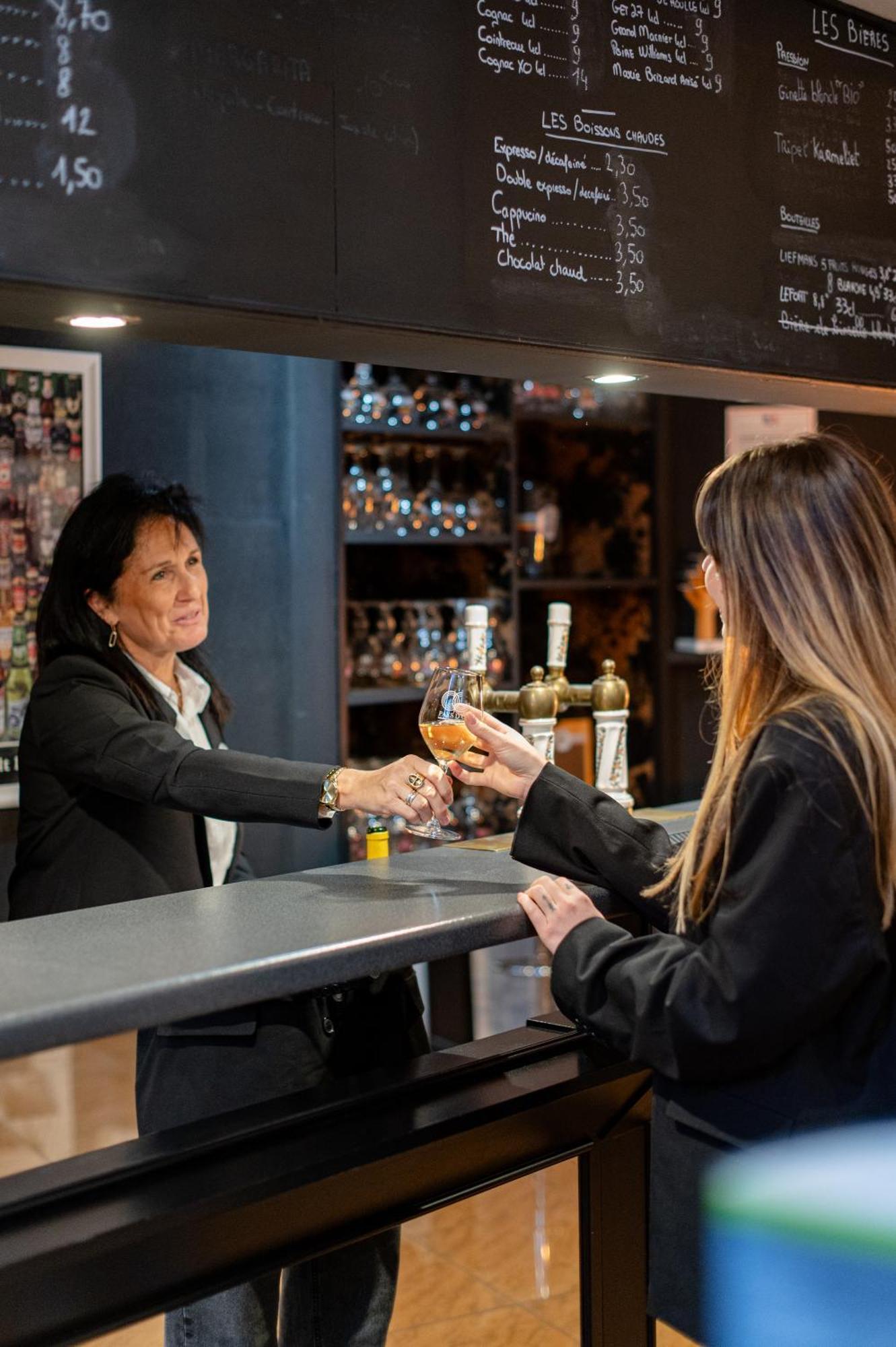Logis Hotel Restaurant Des Acacias Lille Neuville En Ferrain Neuville-en-Ferrain Kültér fotó