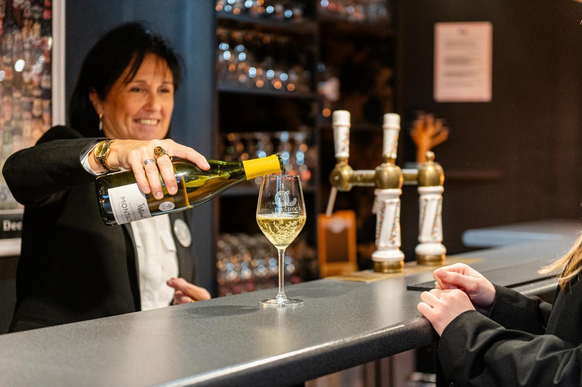 Logis Hotel Restaurant Des Acacias Lille Neuville En Ferrain Neuville-en-Ferrain Kültér fotó