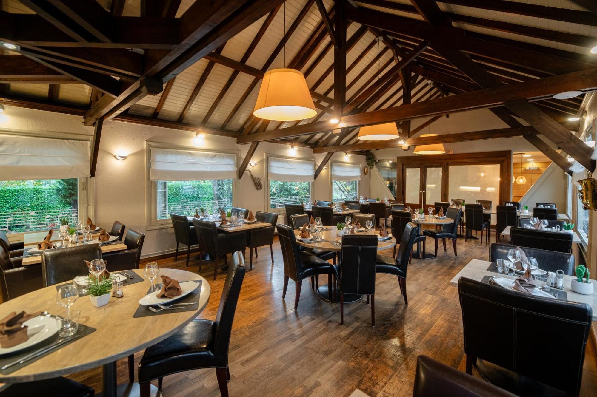 Logis Hotel Restaurant Des Acacias Lille Neuville En Ferrain Neuville-en-Ferrain Kültér fotó