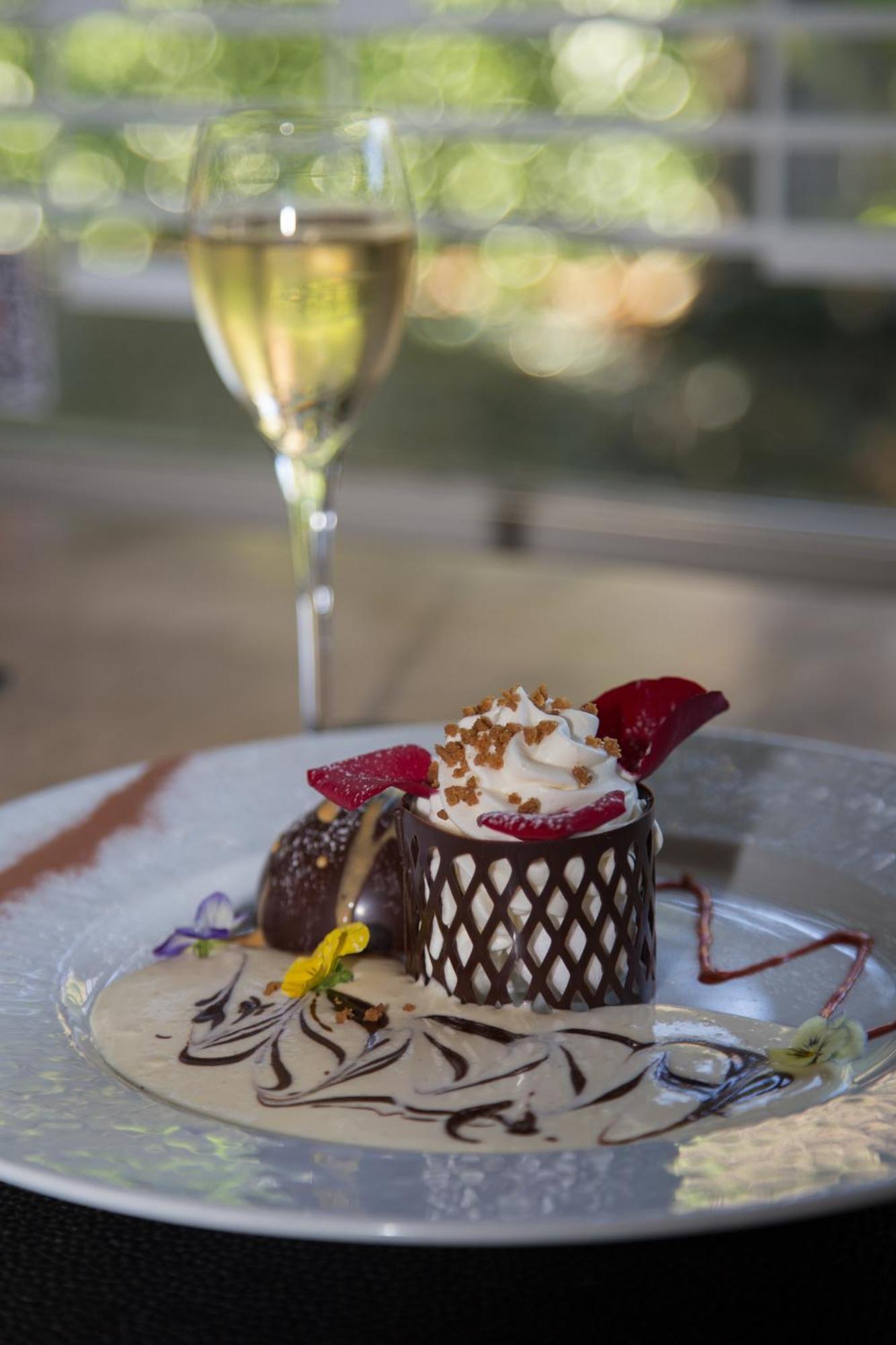 Logis Hotel Restaurant Des Acacias Lille Neuville En Ferrain Neuville-en-Ferrain Kültér fotó