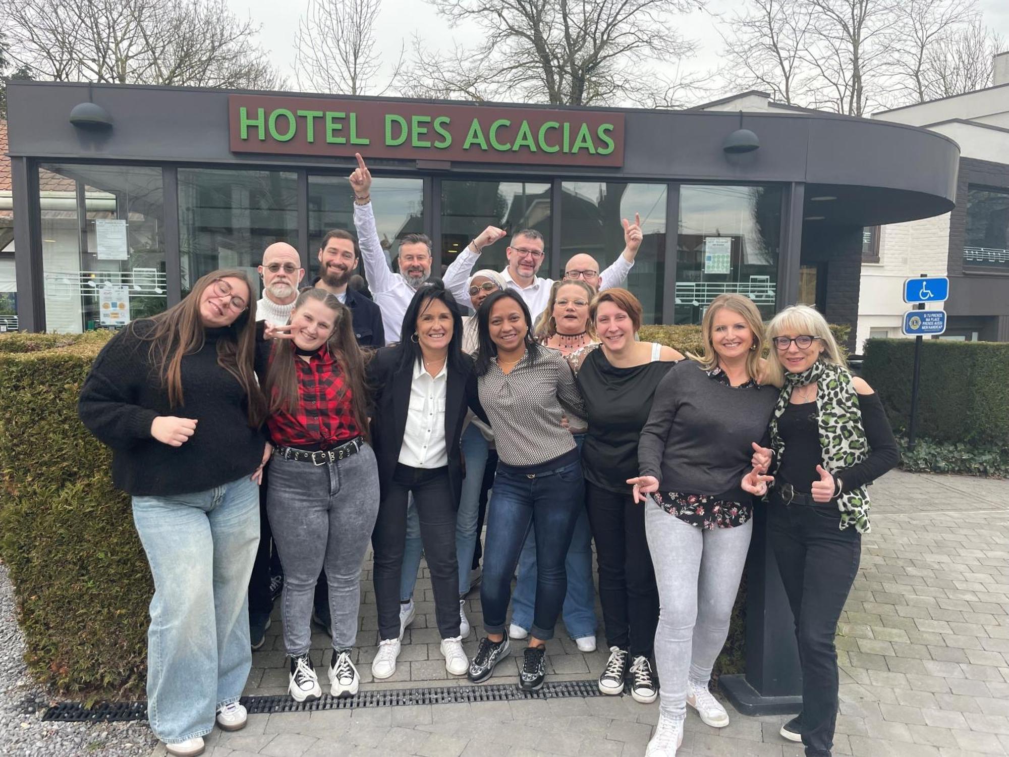Logis Hotel Restaurant Des Acacias Lille Neuville En Ferrain Neuville-en-Ferrain Kültér fotó