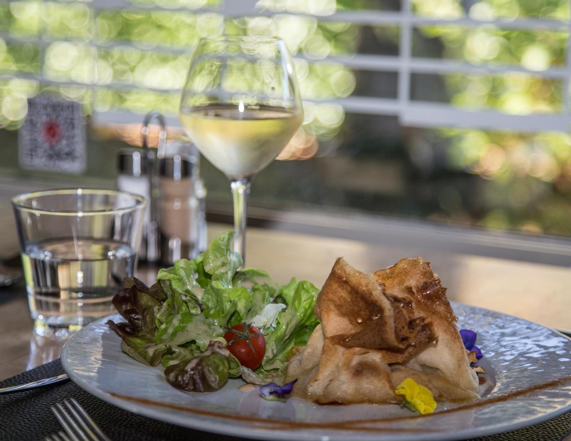 Logis Hotel Restaurant Des Acacias Lille Neuville En Ferrain Neuville-en-Ferrain Kültér fotó